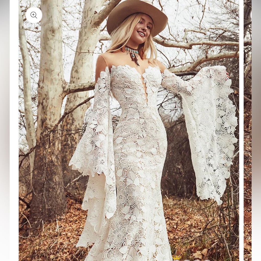 NWOT Hoop Arm Wedding Dress